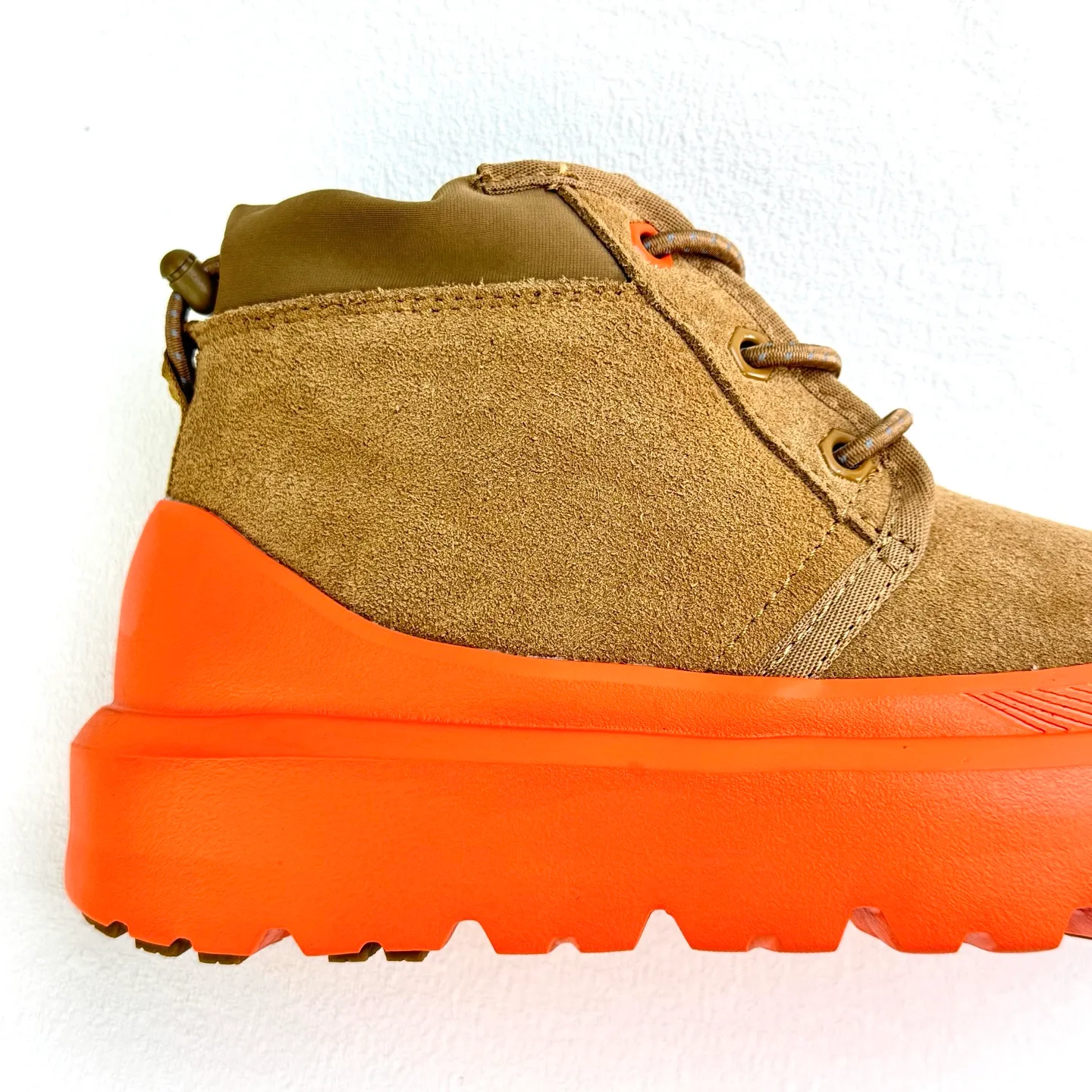Local 💰600 [Wang Yibo's same style 3991UGG waterproof Tasman high top] The upper is made of high-mercerized cow suede, with fine texture and good gloss, non-currency cow suede! The outsole is made of a combination of injection molding and IP foam (referred to as the original sole). It requires multiple processes and high costs. It is lightweight and feels better on your feet. It is a one-piece, ready-made outsole that is not a currency! Sheep fur lining, warm and skin-friendly size: 35 36 37 38 39 40 41 42 43 44 45